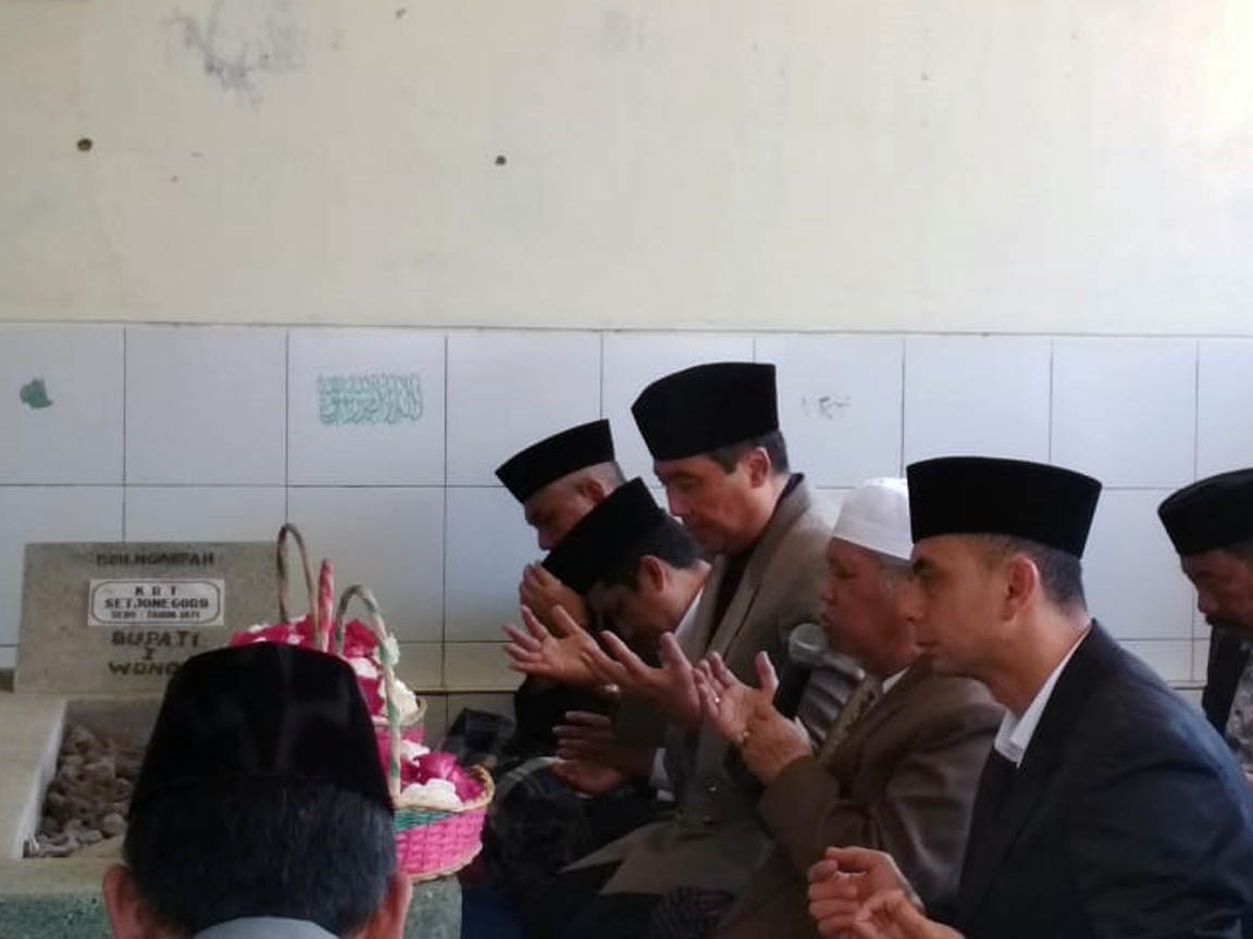 Jajaran Pimpinan Daerah Ziarahi Makam KRT Setjonegoro