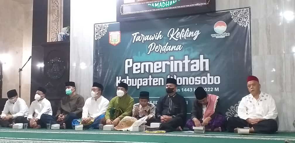 Bupati Pimpin Tarawih Keliling di 25 Desa dengan Angka Kemiskinan Ekstrim